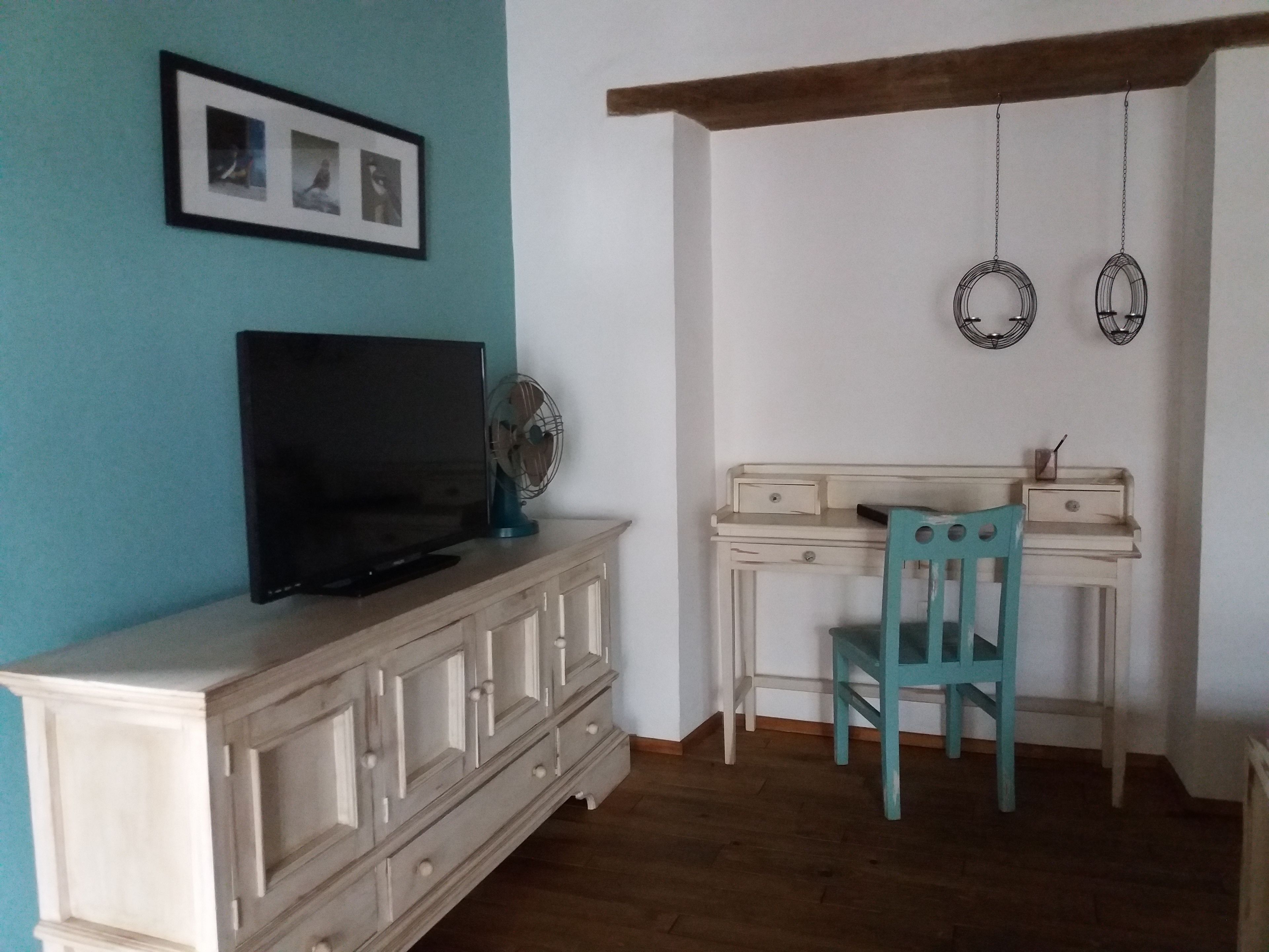 suite (cuatro) | in-room safe, individually decorated, individually furnished, desk