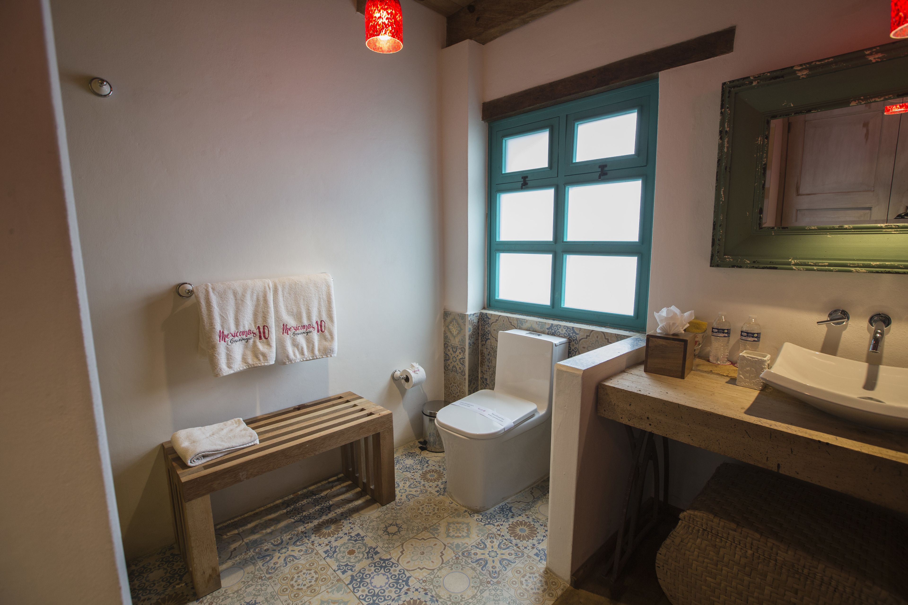 suite (uno) | bathroom | shower, free toiletries, hair dryer, bathrobes