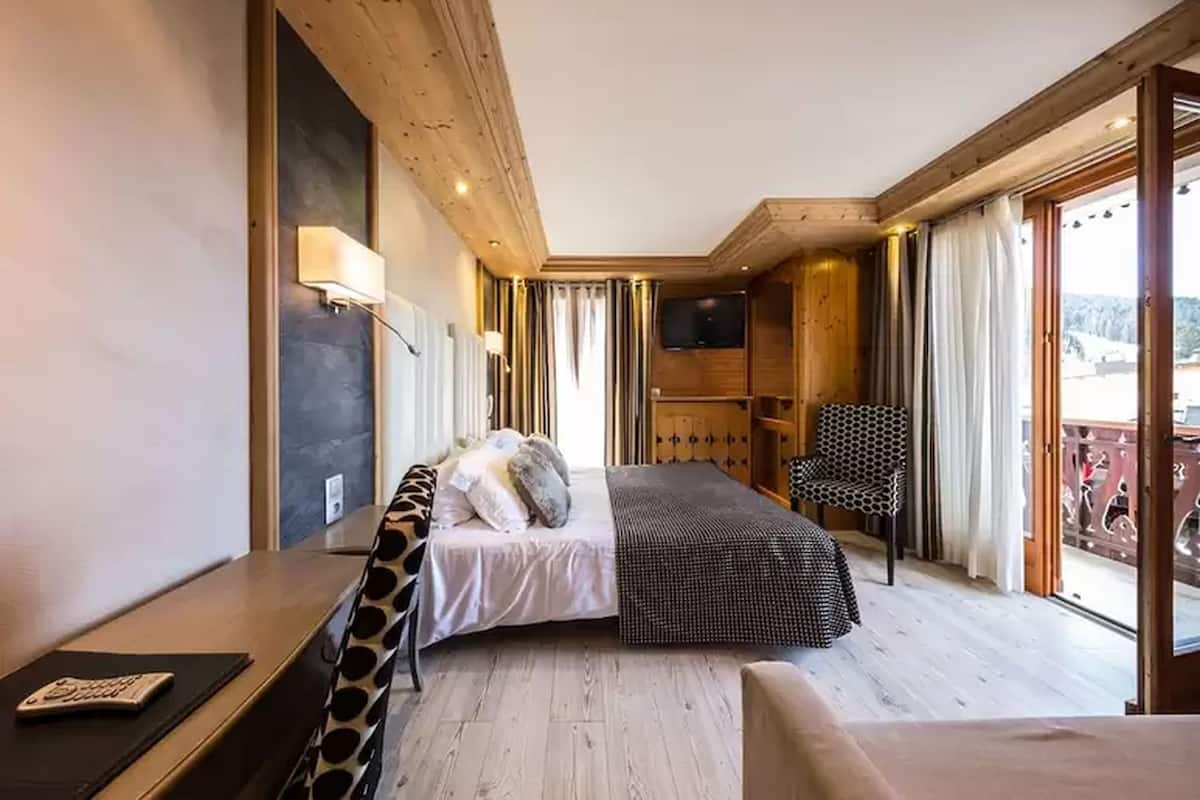 Premium-Zimmer | Zimmersafe, kostenloses WLAN, Bettwäsche