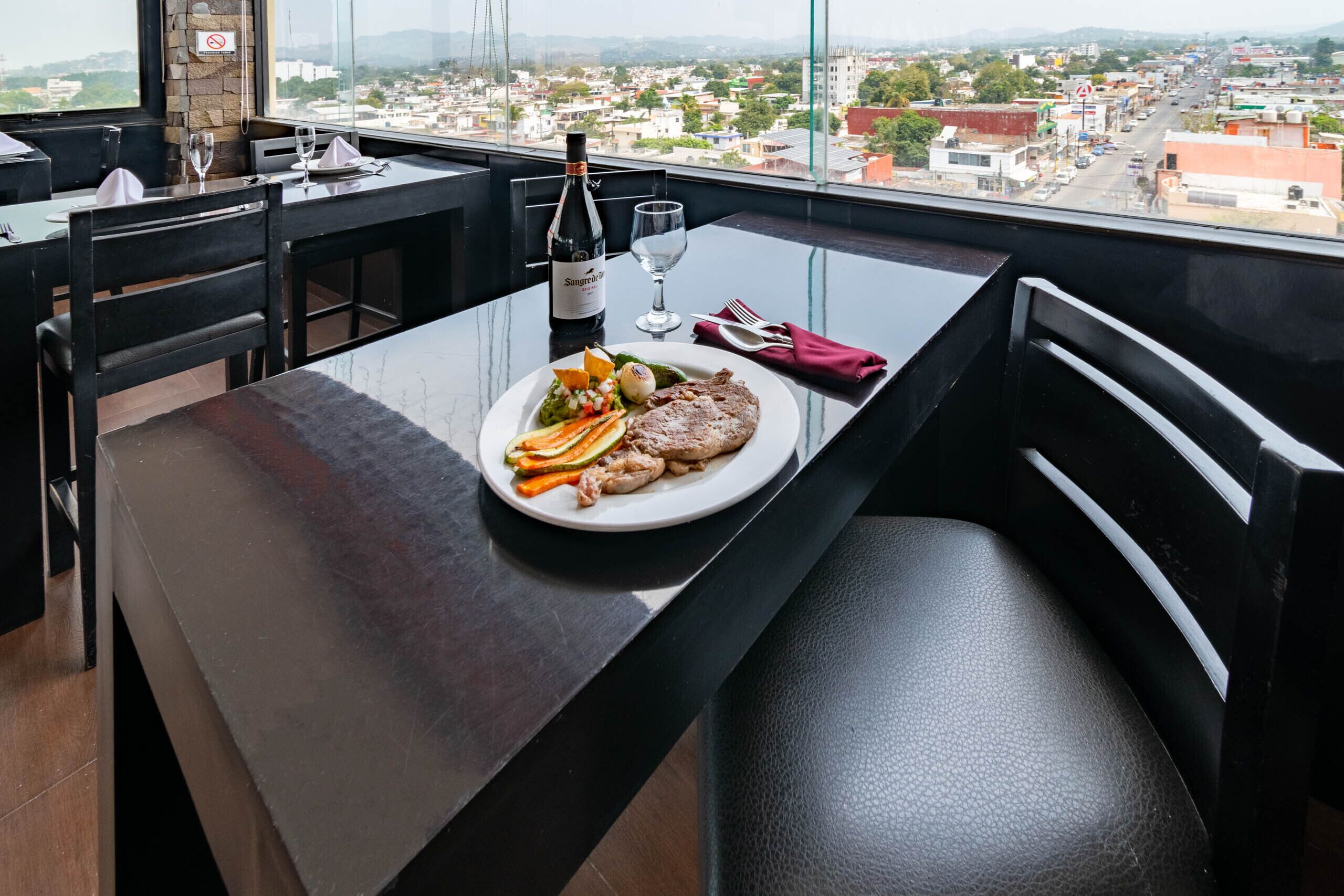 2 restaurants, breakfast, lunch, dinner served; international cuisine