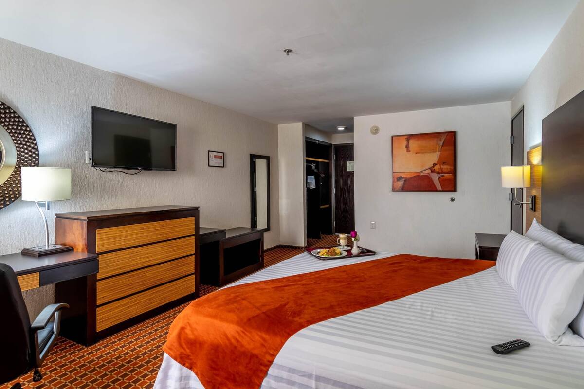 Premium bedding, down comforters, in-room safe, desk