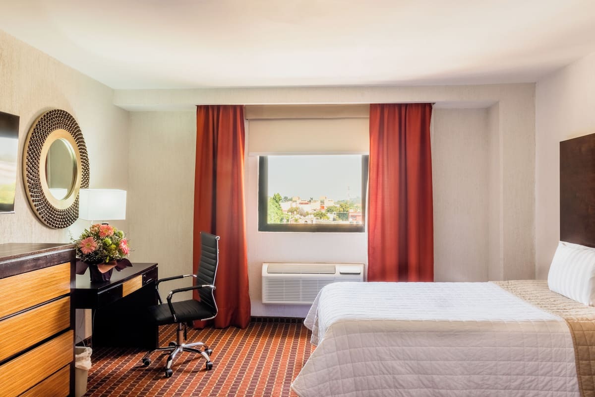 Standardzimmer, 1 King-Bett | Hochwertige Bettwaren, Daunenbettdecken, Zimmersafe, Schreibtisch