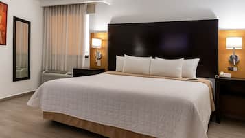 Habitación estándar, 1 cama King size | Ropa de cama de alta calidad y edredón