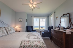 Deluxe Room, 1 Queen Bed, Sea View