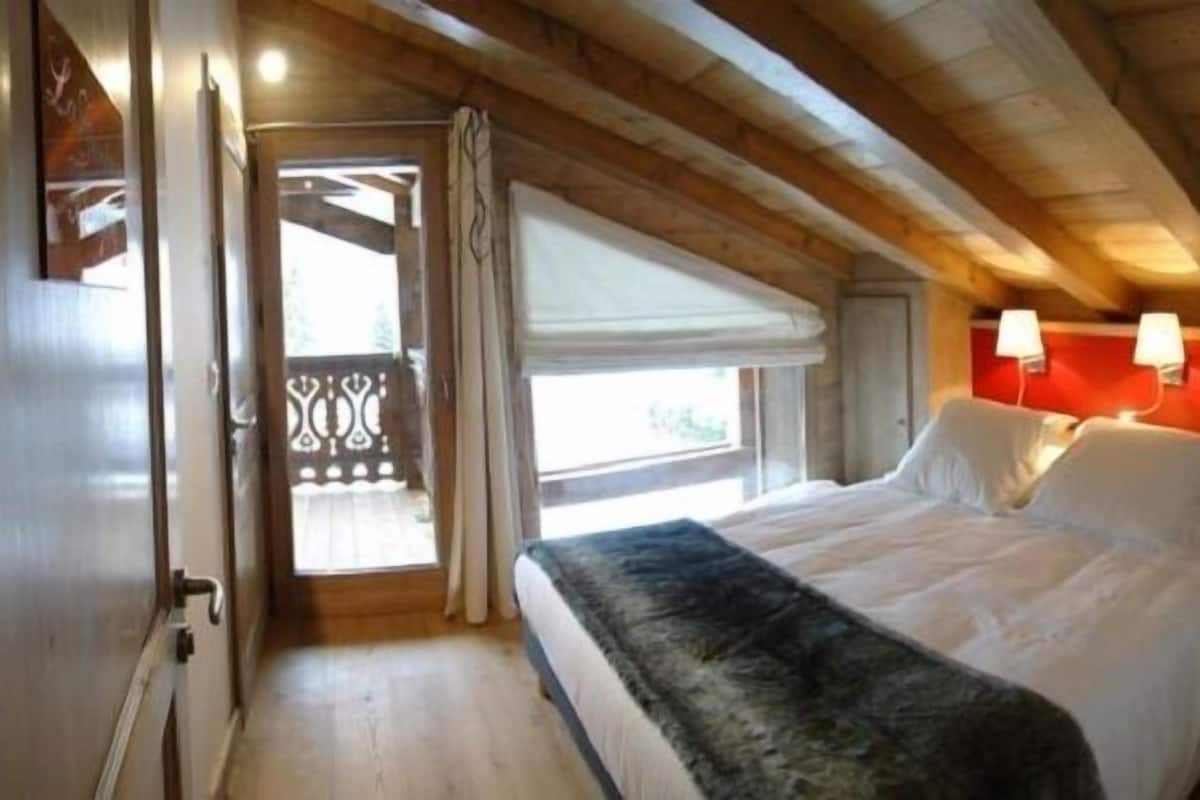 Chalet superior, 2 habitaciones | Caja de seguridad en la habitación y escritorio