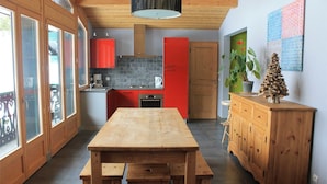 Apartment, 4 Bedrooms (Rhododendron) | In-room dining - Chalet Fleur des Alpes (Les Gets)