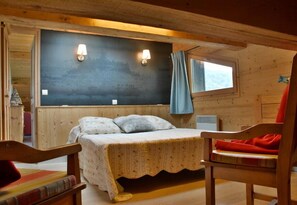 Apartment, 4 Bedrooms (Rhododendron) | Soundproofing, free WiFi - Chalet Fleur des Alpes (Les Gets)