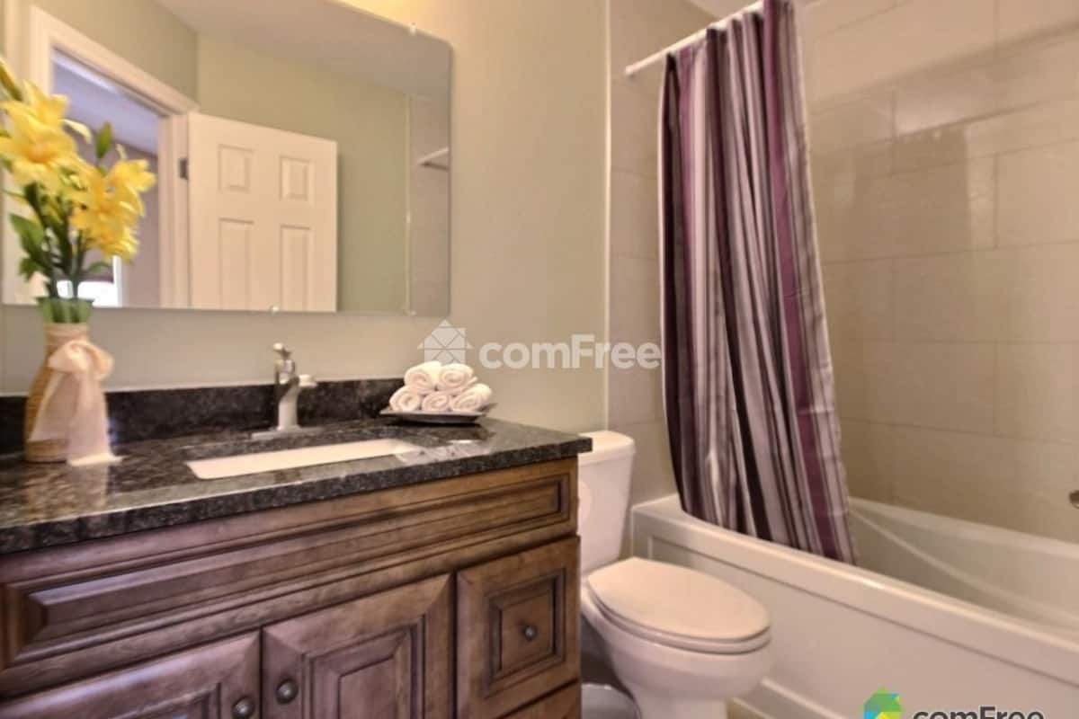 Habitación doble Deluxe de uso individual, vista a la ciudad | Sábanas de algodón egipcio y ropa de cama de alta calidad 