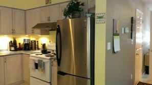 Oven, stovetop, dishwasher, rice cooker - HB Guest Home 3 (Waterloo)