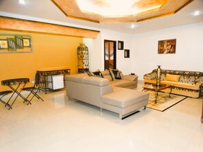 Suite Senior | 高級寢具、羽絨被、特厚豪華床墊、房內夾萬