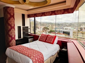 Honeymoon Room | Premium bedding, down duvets, pillow-top beds, in-room safe - Hotel Boutique Mary Carmen (Ambato)