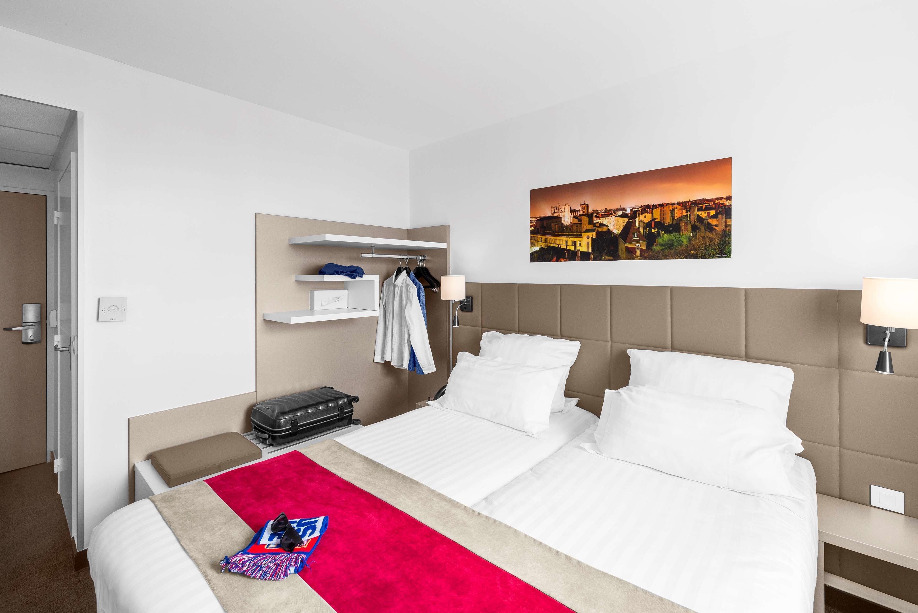 standard room, 2 single beds | premium bedding, desk, laptop workspace, soundproofing