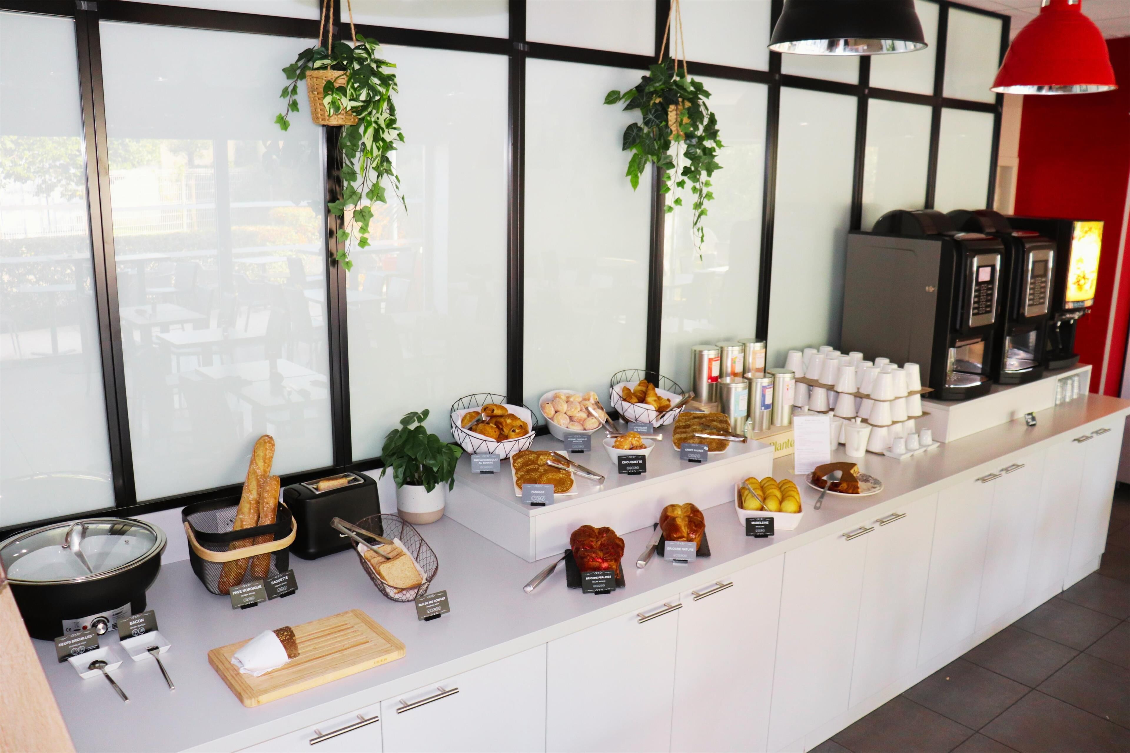 Dagelijks ontbijtbuffet (EUR 13.90 per persoon)