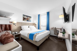 Standard Room, 1 Queen Bed | Premium bedding, desk, laptop workspace, soundproofing