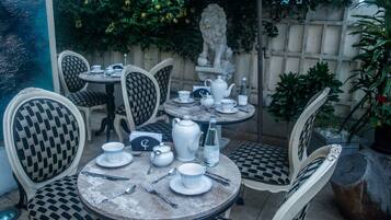 Breakfast, lunch, dinner served; Peruvian cuisine