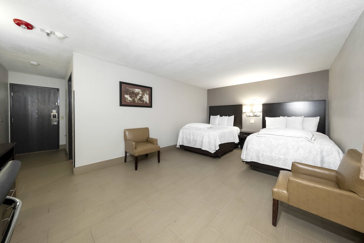 Premium-rum - 2 dubbelsängar (Upgraded Bedding & Snack, First Floor) | Sängtillbehör av högsta kvalitet, skrivbord och ljudisolering