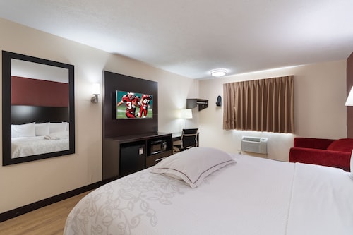 Red Roof Inn PLUS+ Huntsville