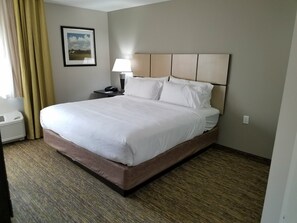 Desk, iron/ironing board, free cots/infant beds, free WiFi - Candlewood Suites Kansas City - Independence by IHG (Independence)