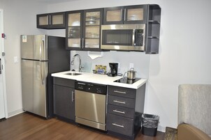 Escritorio, tabla de planchar con plancha y cunas gratuitas 