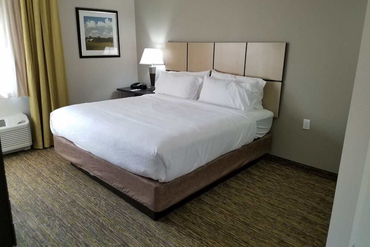 Desk, iron/ironing board, free cots/infant beds, free WiFi