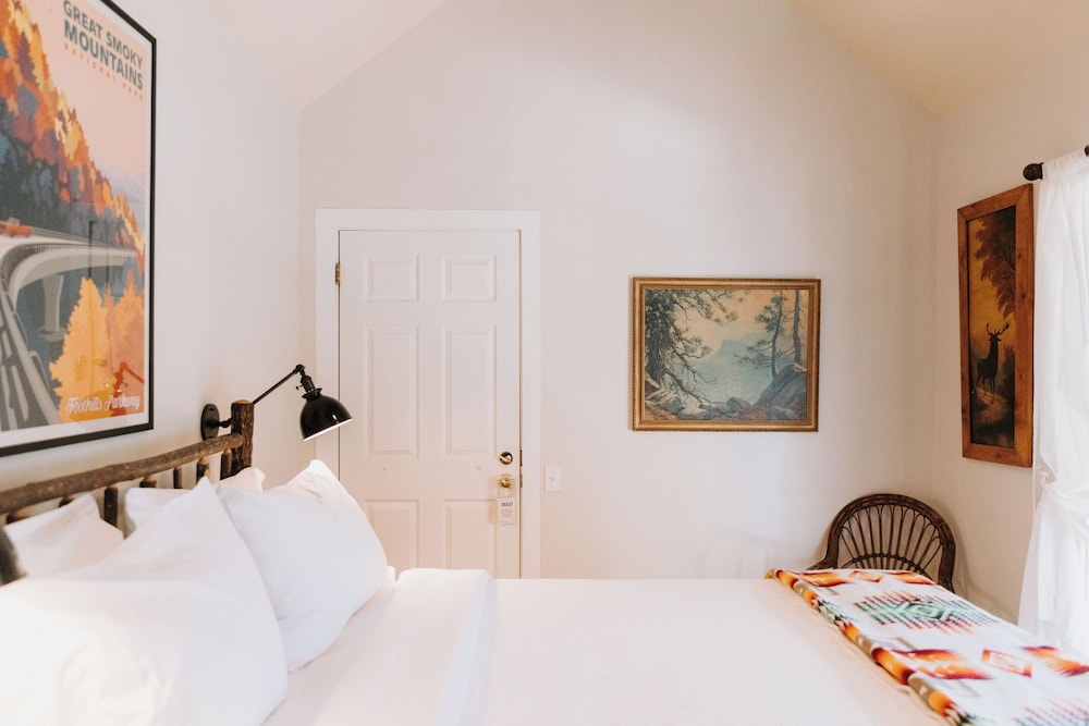 Highlander Mountain House & The Ruffed Grouse Tavern by null