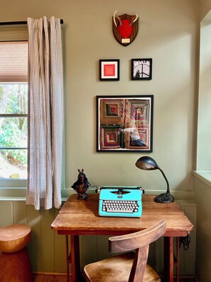 Bunkhouse Standard King | Iron/ironing board, free WiFi - Highlander Mountain House (Highlands)