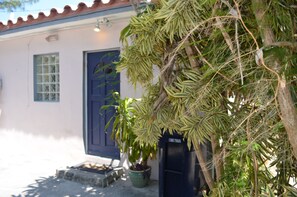 Amazing 1 Bedroom Patio Apartment on Water | Iron/ironing board, free WiFi