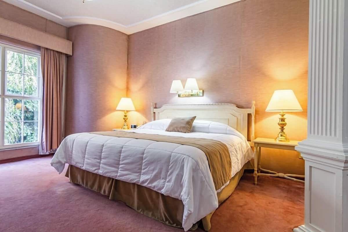 Luxe tweepersoonskamer, 2 tweepersoonsbedden | 20 slaapkamers, luxe beddengoed, donzen dekbedden, een kluis op de kamer