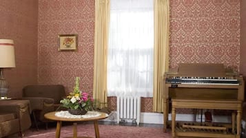 Traditional House, 3 Bedrooms, Kitchen, Garden Area | Living area