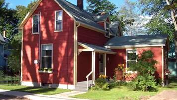 Traditional House, 3 Bedrooms, Kitchen, Garden Area | Exterior