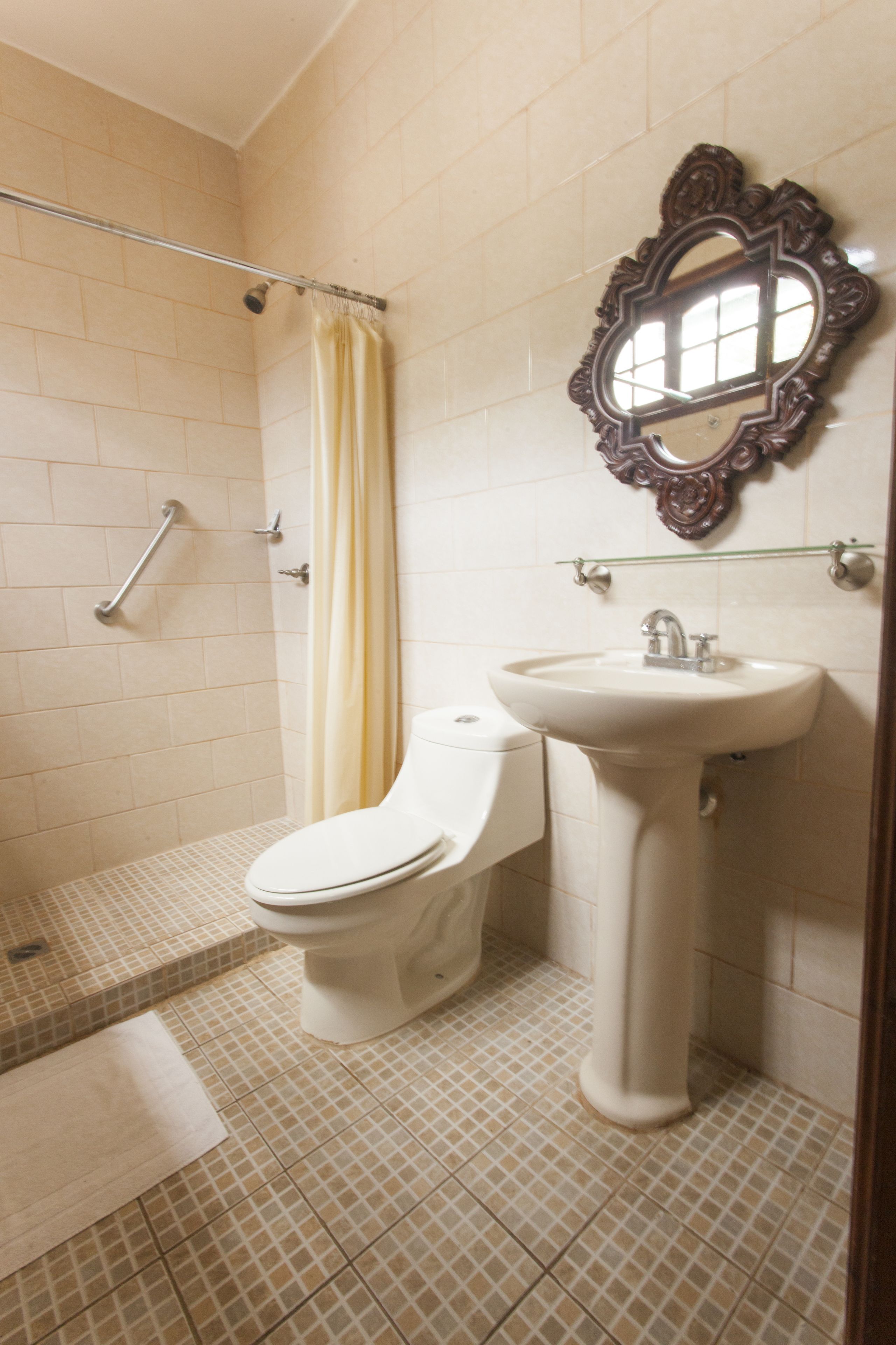 executive single room, 1 bedroom, private bathroom | bathroom | shower, free toiletries, hair dryer, towels