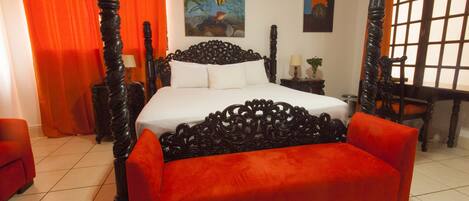 Executive-Suite, 1 Schlafzimmer, eigenes Bad | 1 Schlafzimmer, hochwertige Bettwaren, Schreibtisch