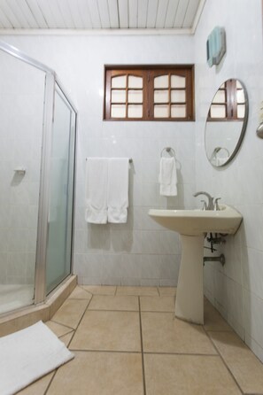Business Double Room, 2 Queen Beds, Private Bathroom | Bathroom | Shower, free toiletries, hair dryer, towels