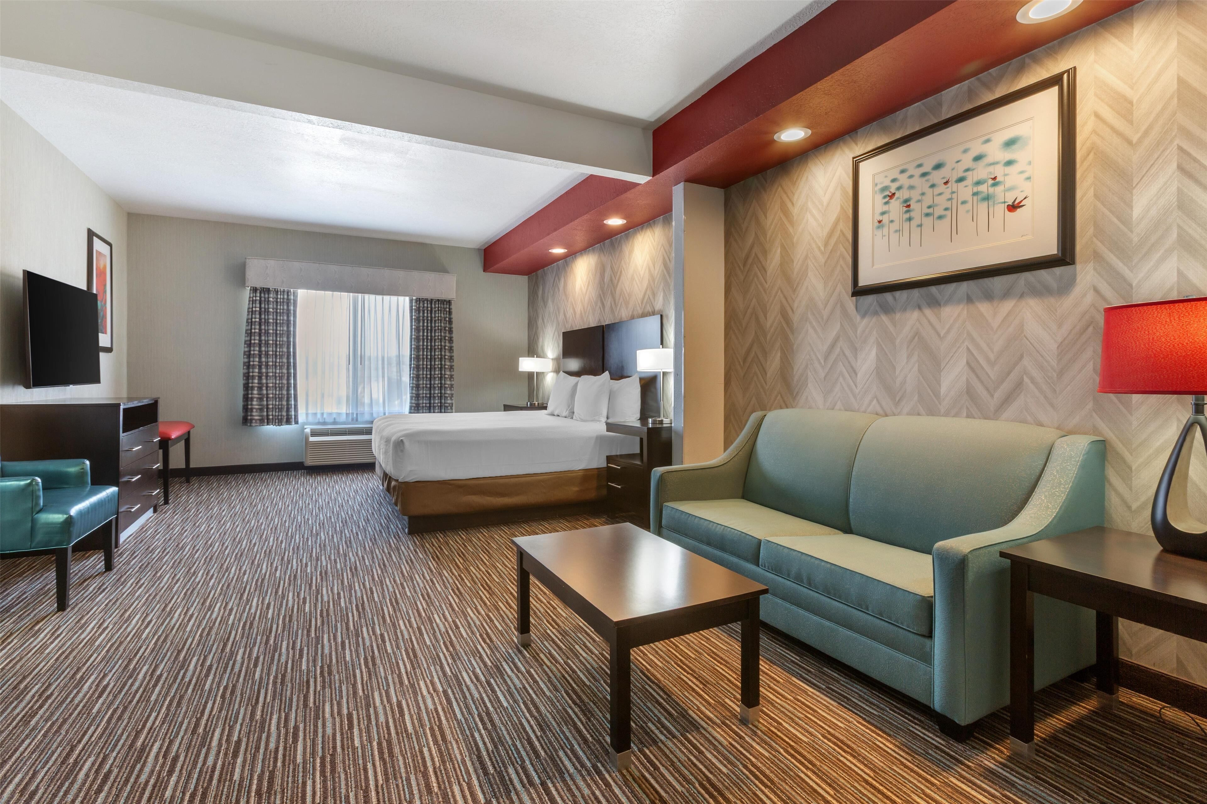 suite, 1 king bed, non smoking, refrigerator & microwave (with sofabed) | 1 bedroom, pillow-top beds, in-room safe, individually decorated