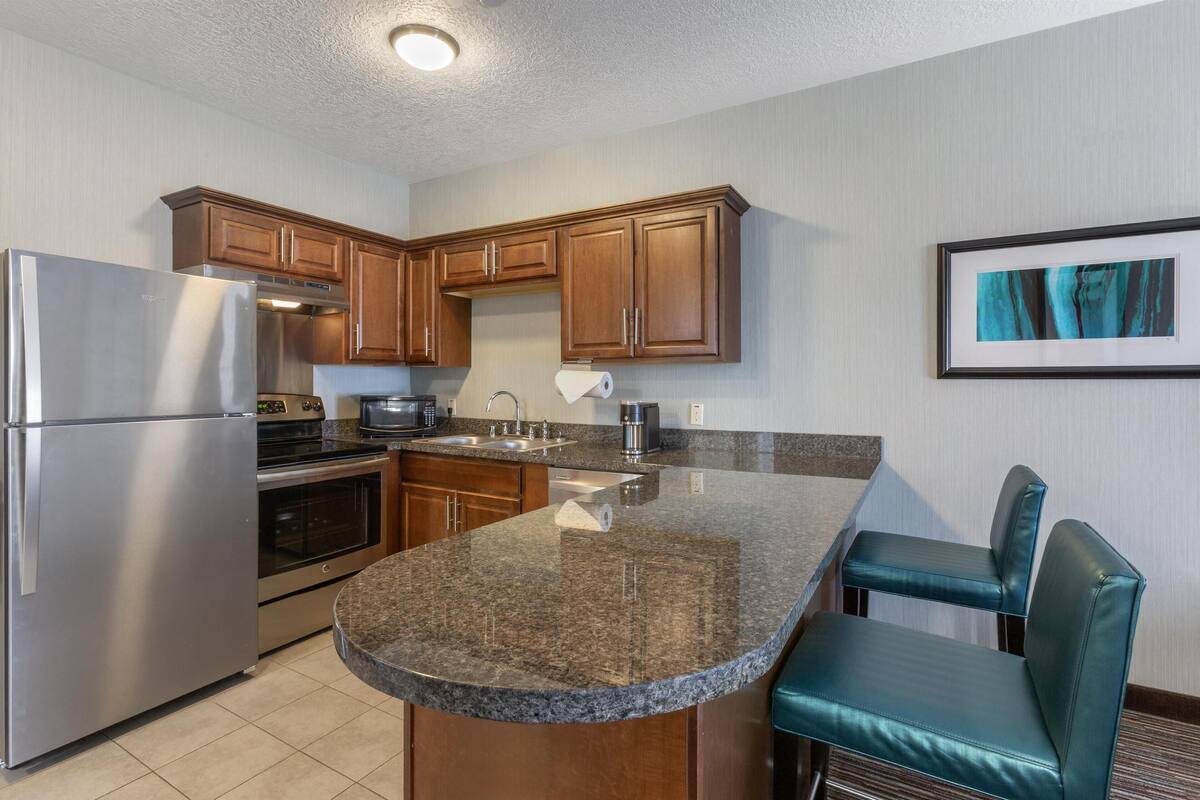 suite, 2 queen beds, non smoking, kitchen (full kitchen) | 1 bedroom, pillow-top beds, in-room safe, individually decorated