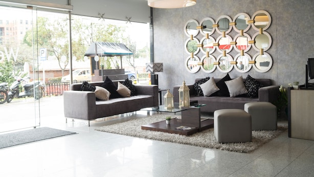 Coin salon dans le hall