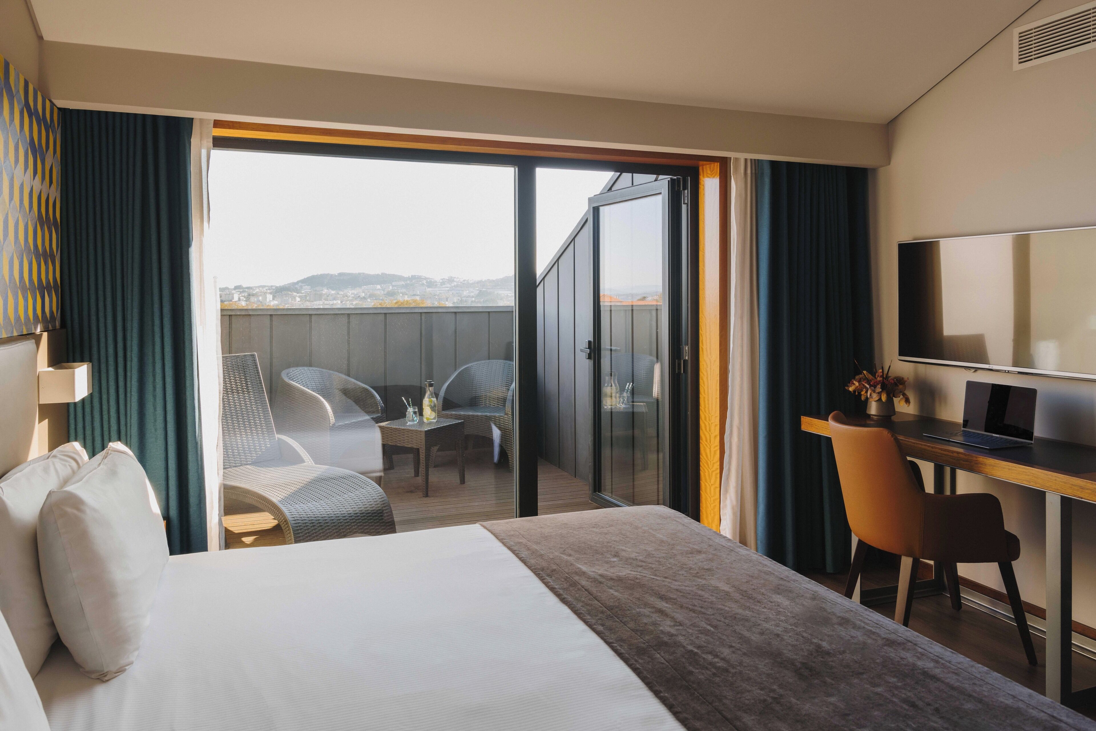 deluxe double room | 1 bedroom, premium bedding, minibar, in-room safe