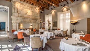 Serveert lunch, diner, brunch, Franse gerechten