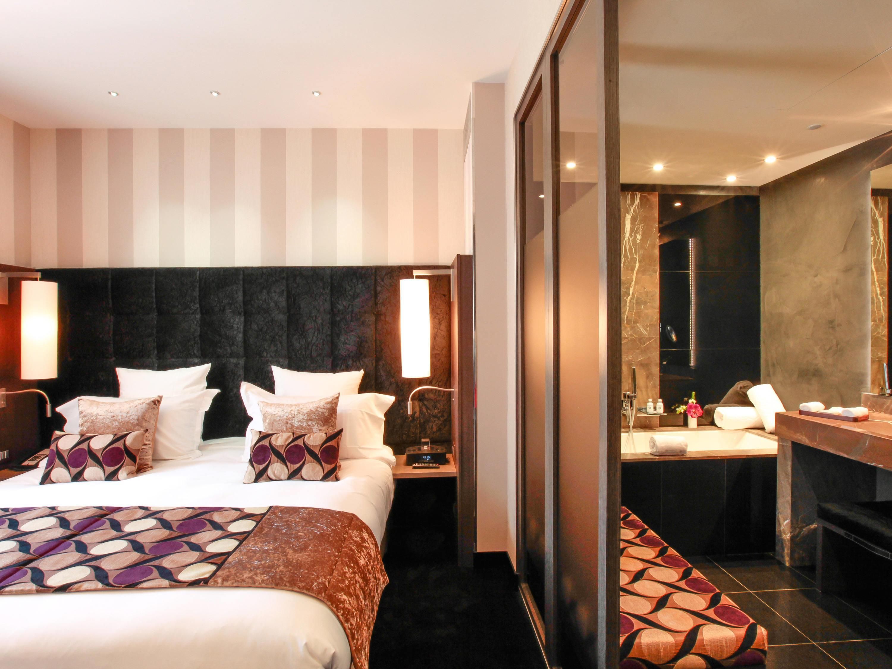 Junior Suite, 1 Double Bed | Premium bedding, minibar, in-room safe, desk