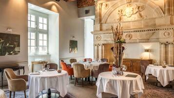 Se sirven almuerzos, cenas, brunch y cocina francesa