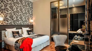 Superior Room, Bathtub