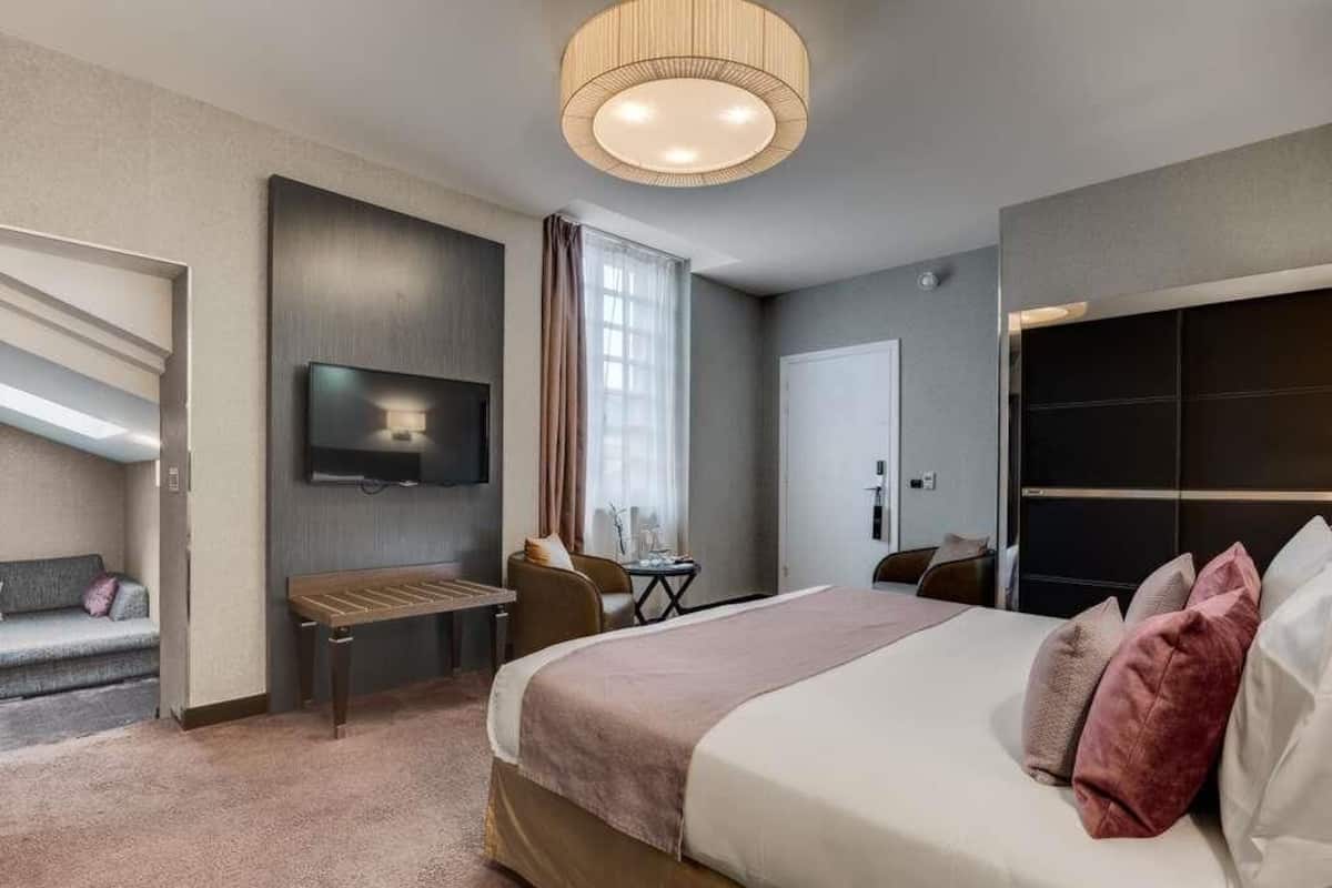 Suite junior, 1 cama matrimonial | Ropa de cama de alta calidad y minibar