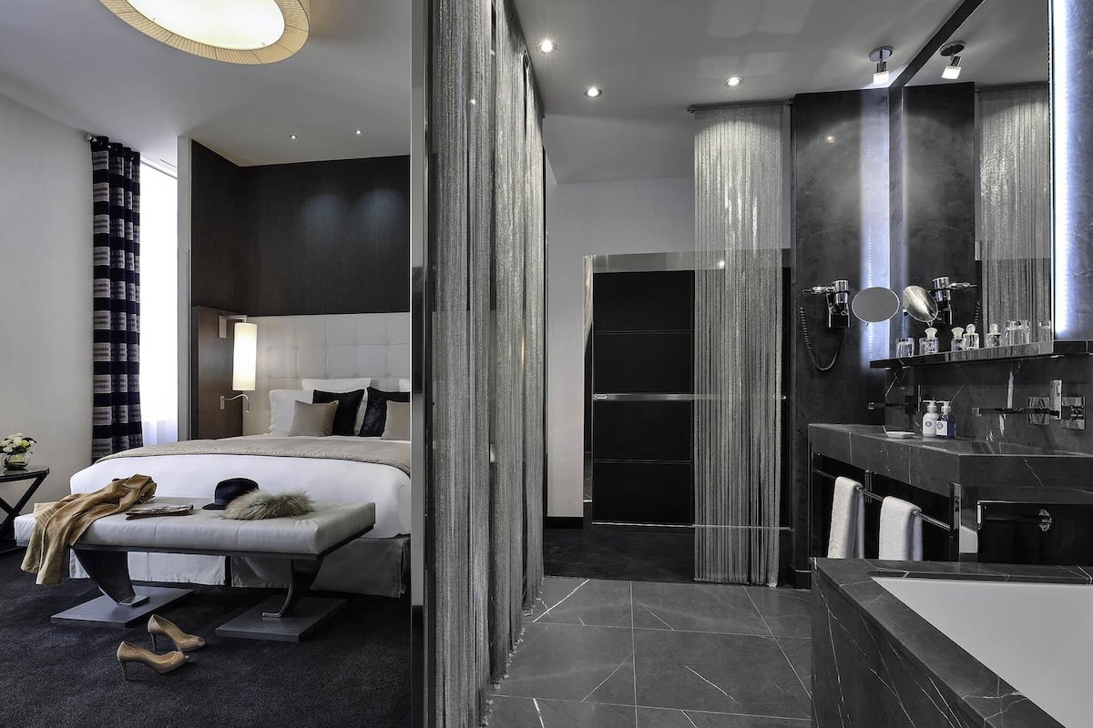 Junior Suite, 1 Double Bed | Premium bedding, minibar, in-room safe, desk