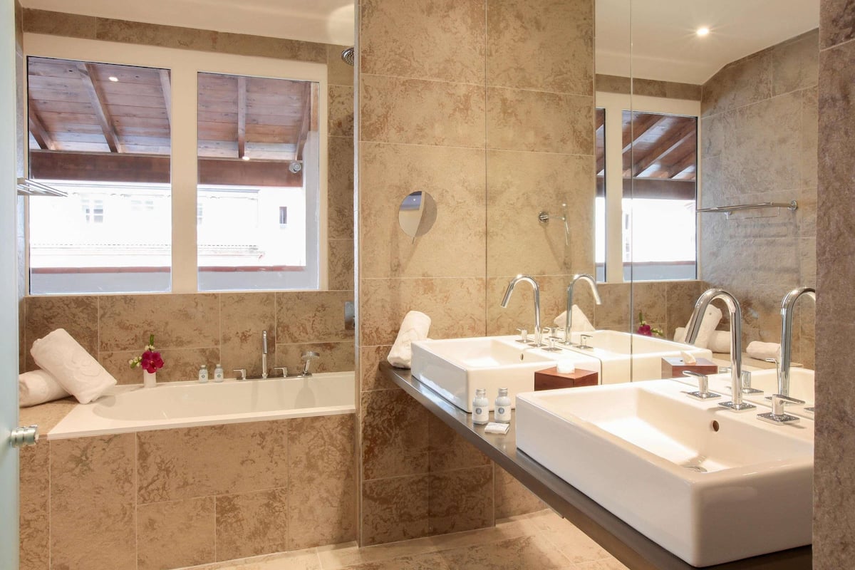 Suite, Annex (Duplex) | Hochwertige Bettwaren, Minibar, Zimmersafe, Schreibtisch