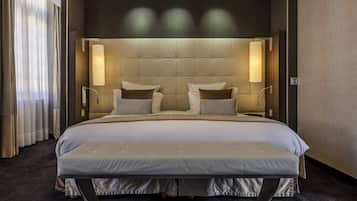 Junior Suite, 1 Katil Kelamin (Double) | Peralatan tempat tidur premium, bar mini, peti besi dalam bilik, meja