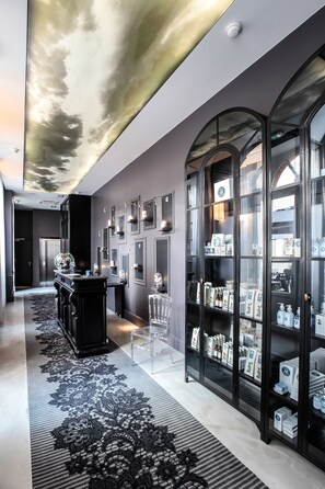 双人护理室、身体护理、面部护理、指(趾)甲修剪和护理、按摩服务