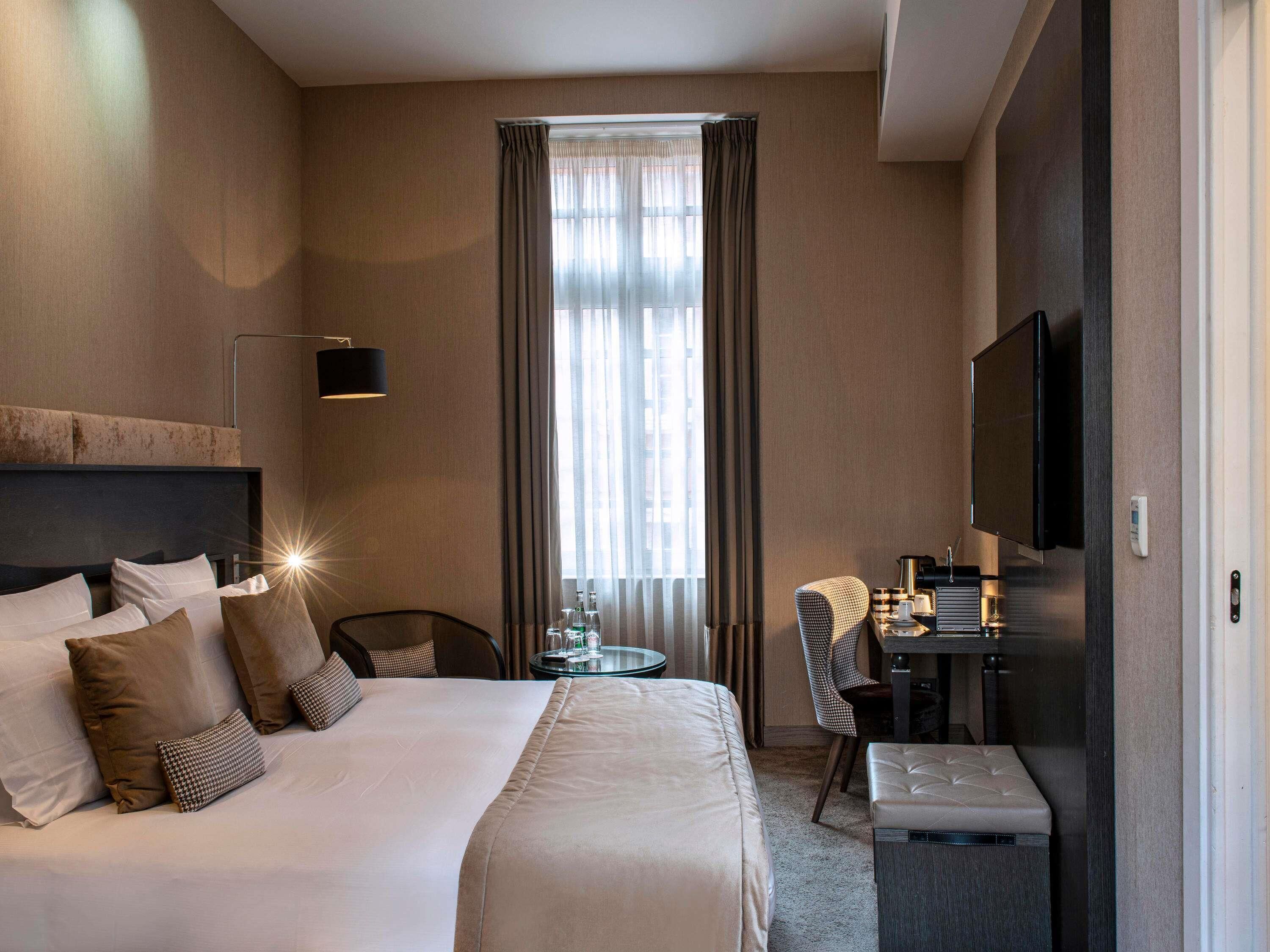 Classic Room, 1 Double Bed | Premium bedding, minibar, in-room safe, desk