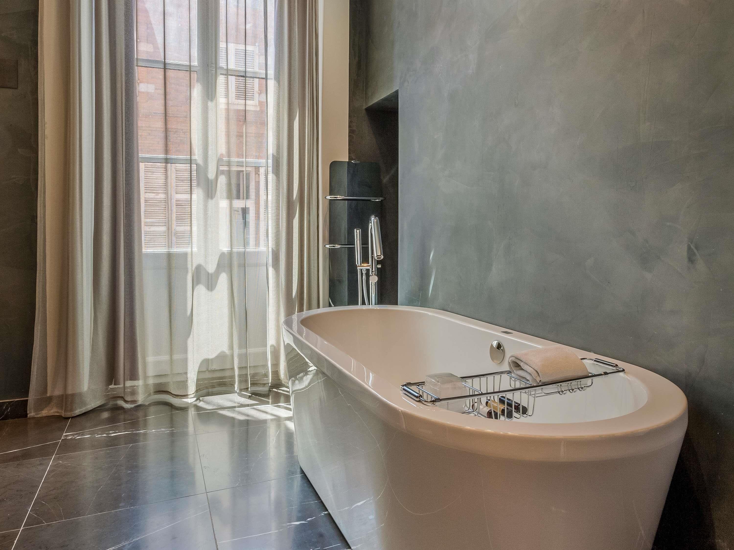 华丽客房, 1 张双人床 | 高档床上用品、迷你吧、客房内保险箱、办公桌