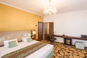 Deluxe Double Room | Premium bedding, minibar, in-room safe, desk