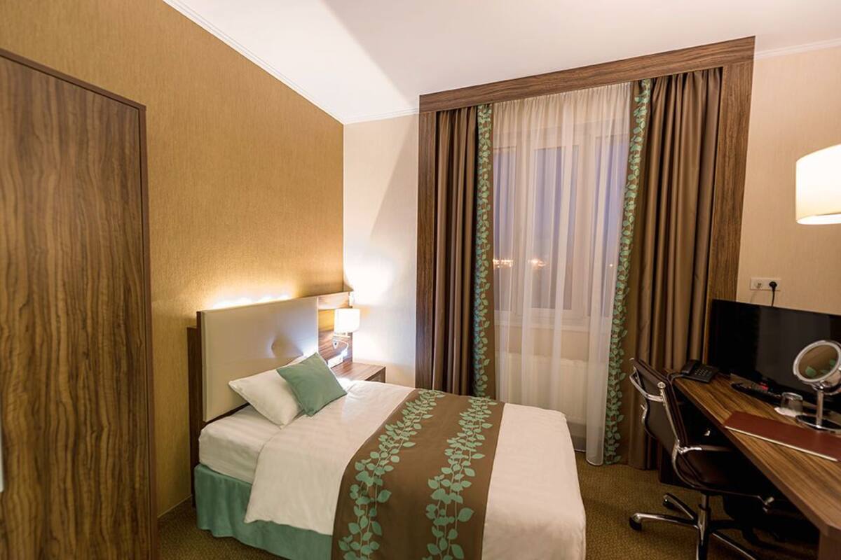 Premium bedding, minibar, in-room safe, desk